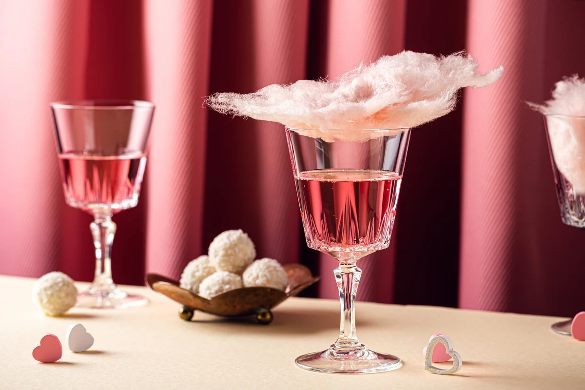 Glasses with tasty cotton candy cocktail
