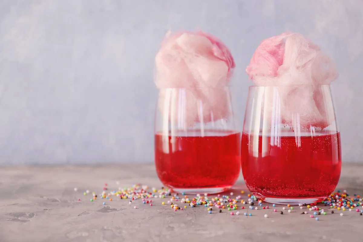 Glasses with tasty cotton candy cocktail