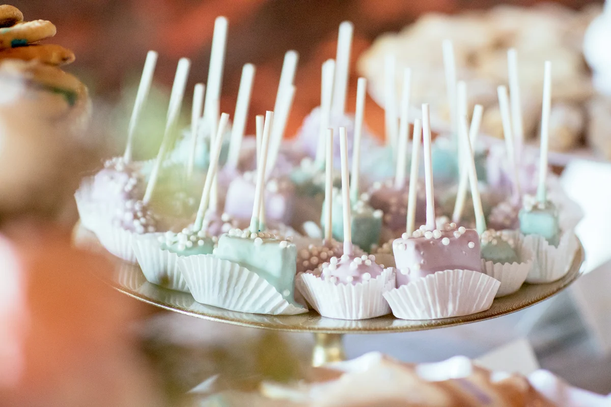 Wedding cake pops