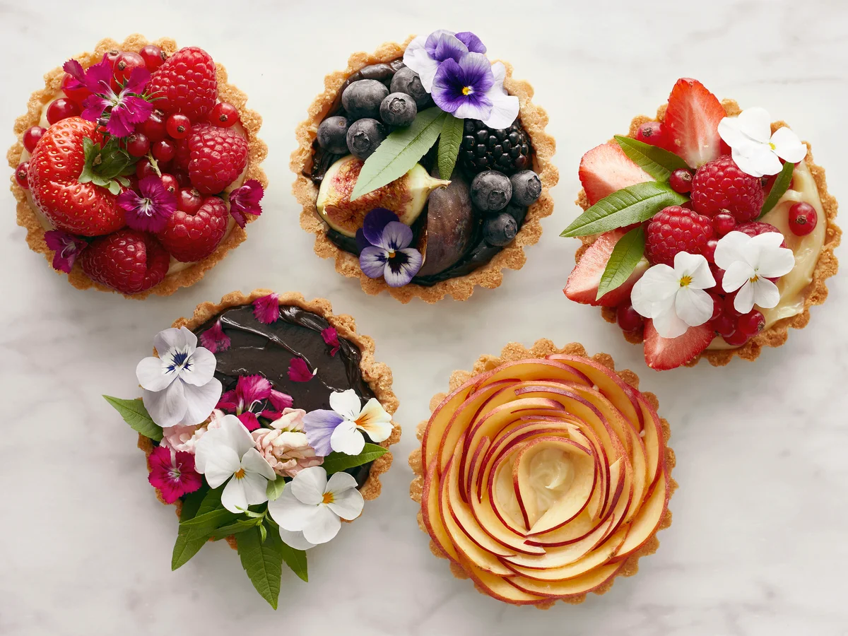 Fruit tarts with flowers