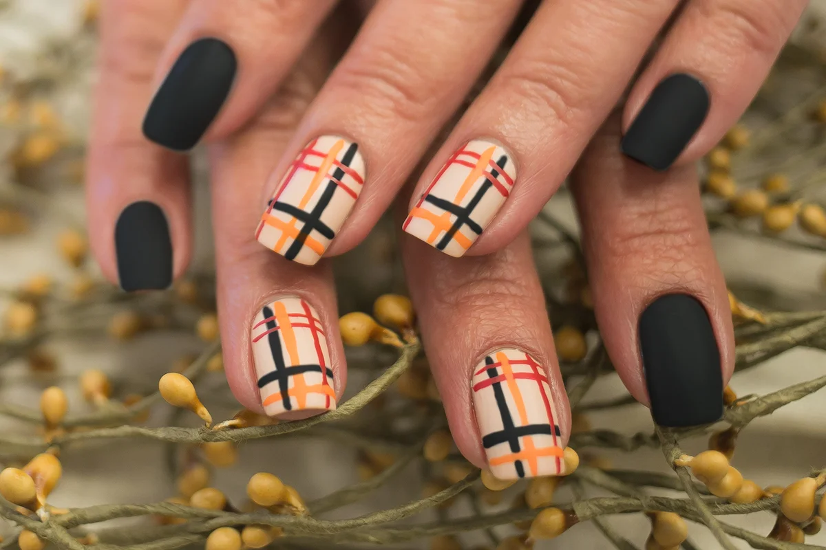 Plaid Art Nail Design