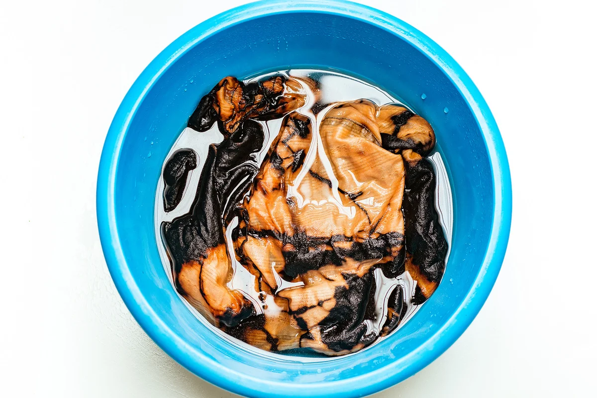 Making tie dye clothes at home