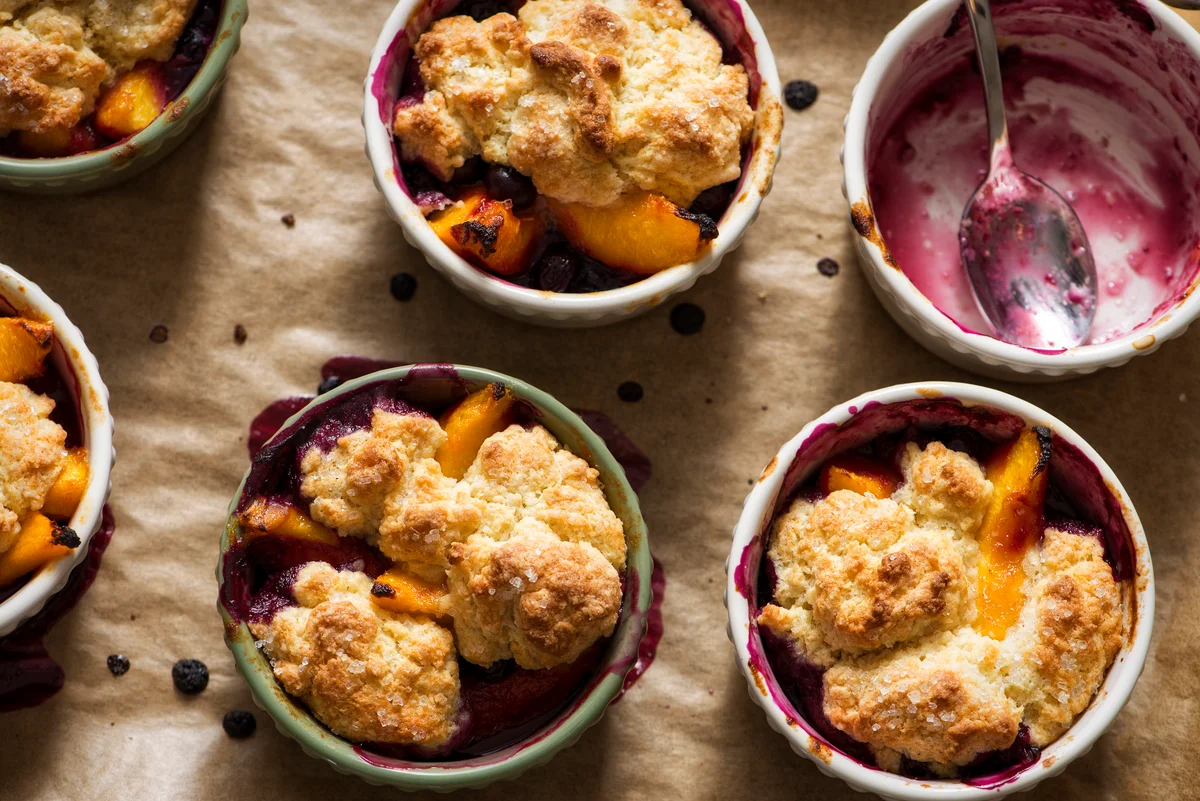 peach and blueberry cobbler
