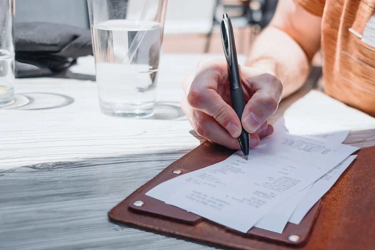 Man Leaves Tip on Credit Card at Restaurant