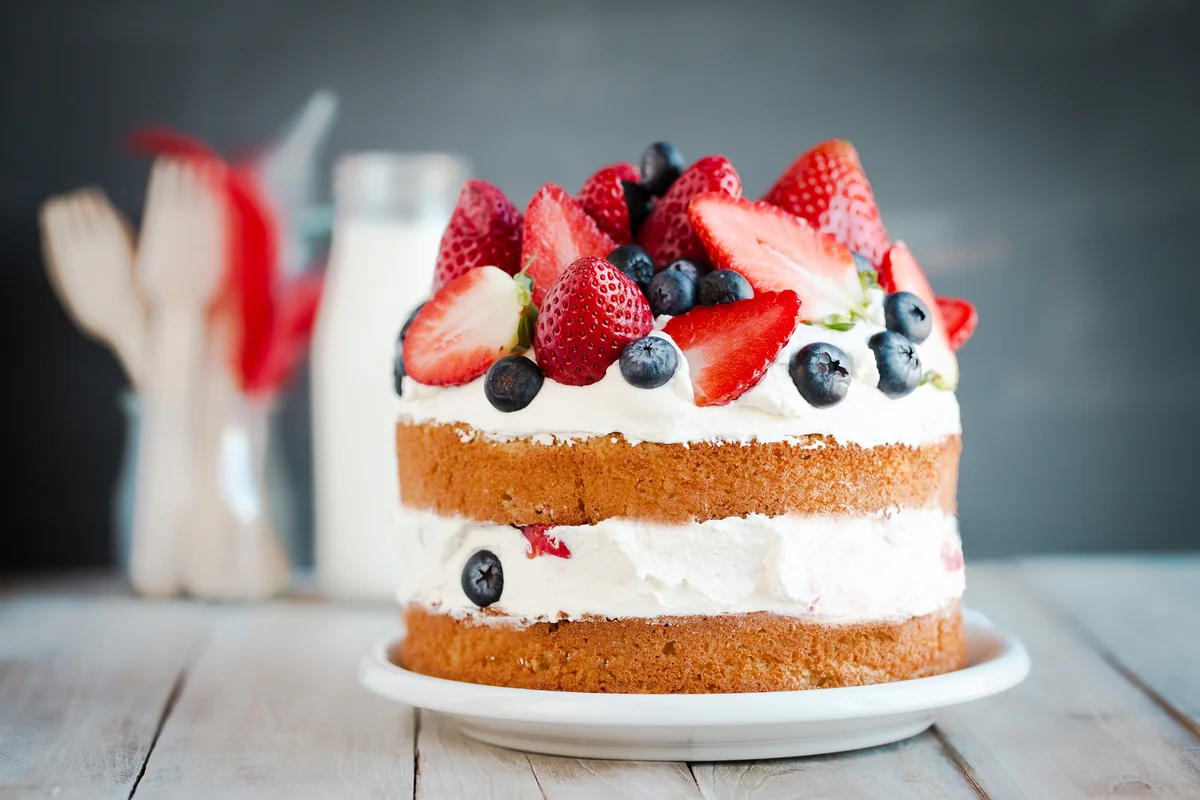 strawberry cream cake