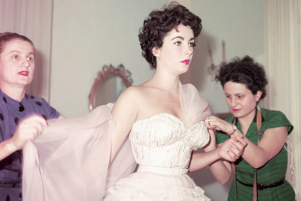 Elizabeth Taylor models for the Fontana Sisters in Rome