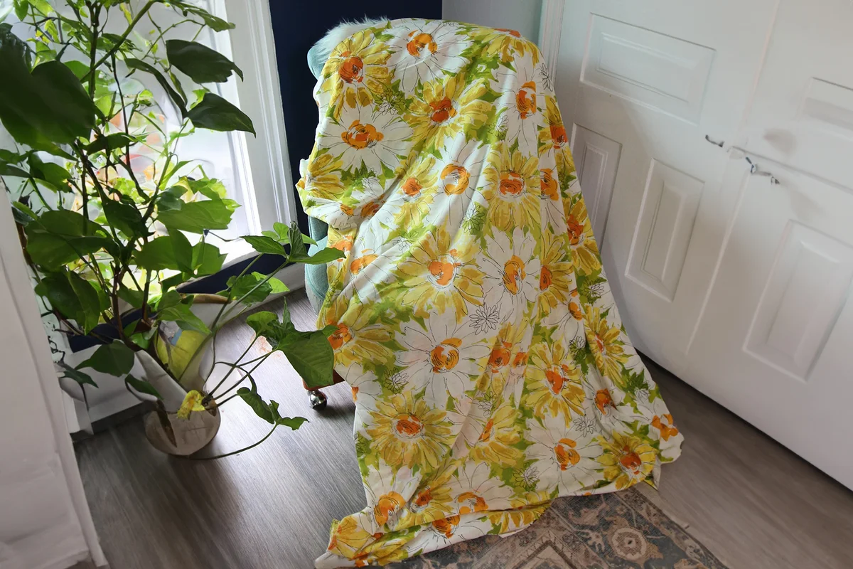 1970's DAISY FLAT SHEET