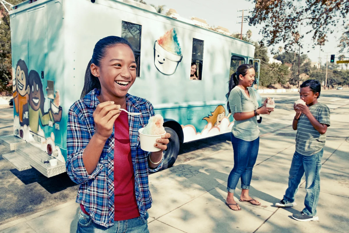 family eating snowcones