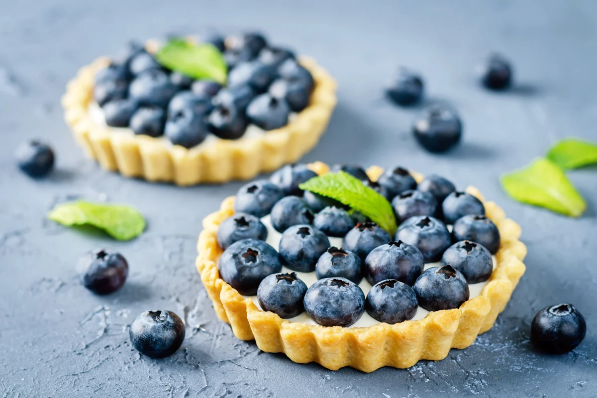 Blueberry tartlets with fresh berries