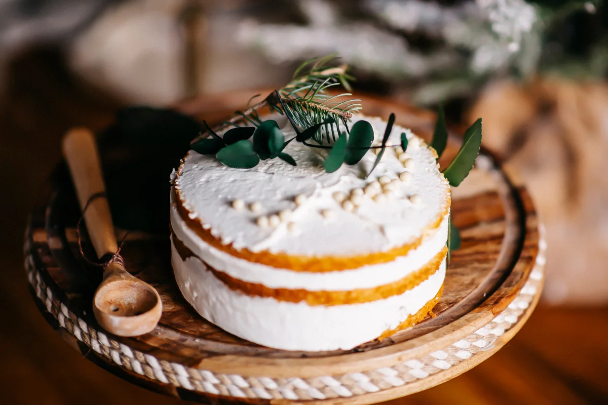 Nude cake