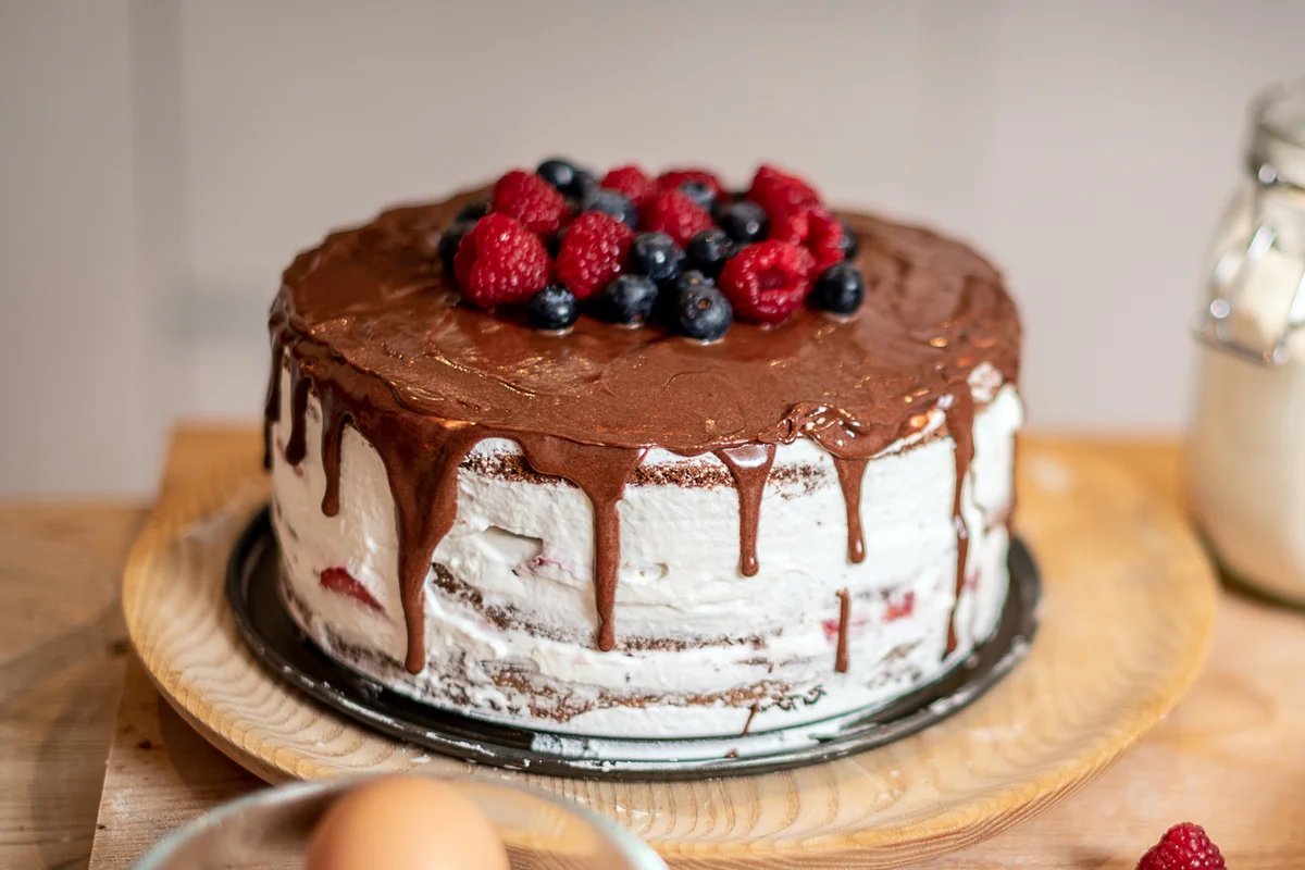 Chocolate sponge cake with berries