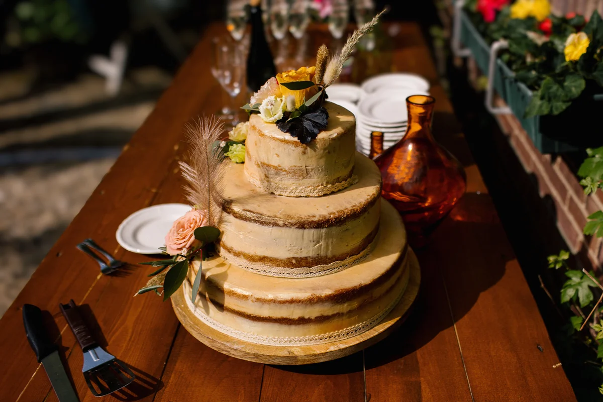 Wedding cake beige natural with flowers