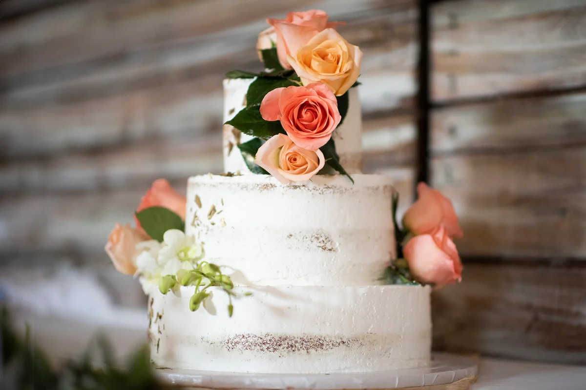 Nude Cake with roses
