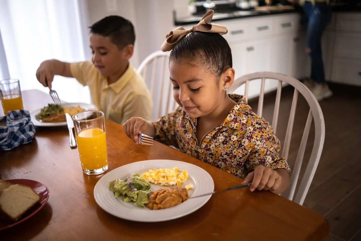 kids eating scrambled eggs