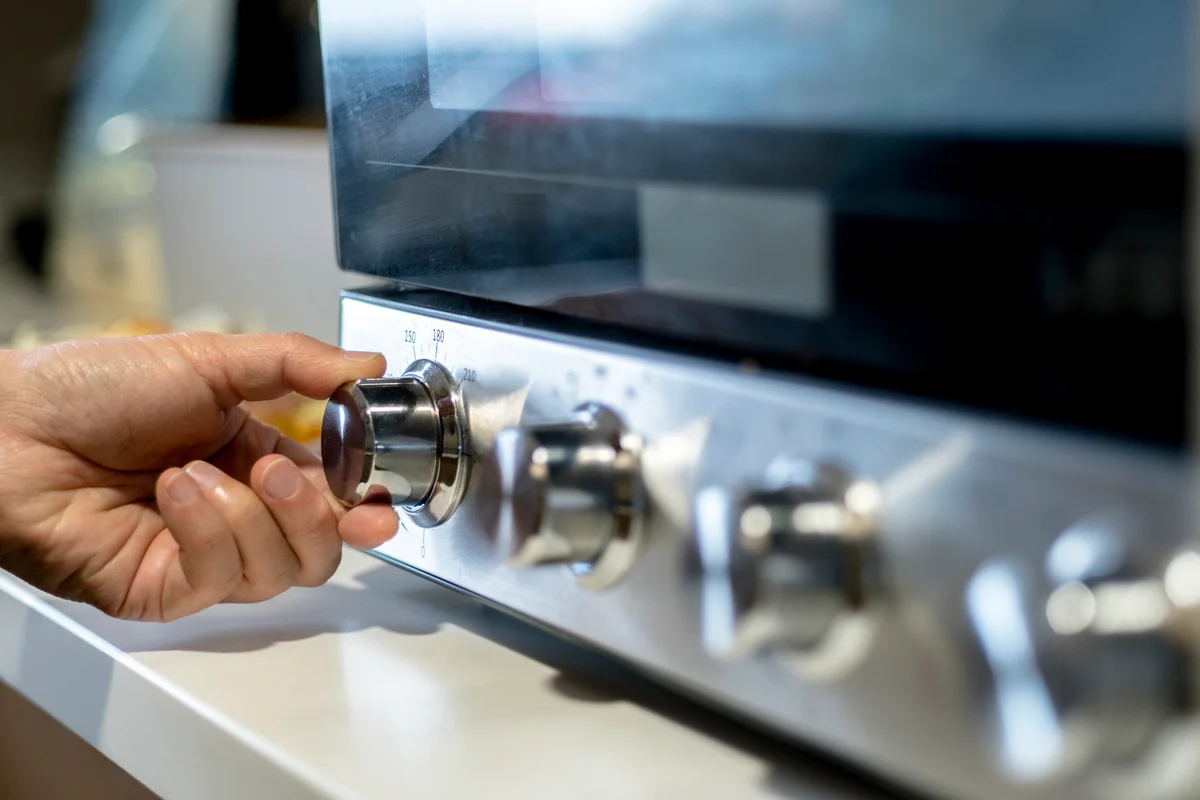 hand turning stove knobs