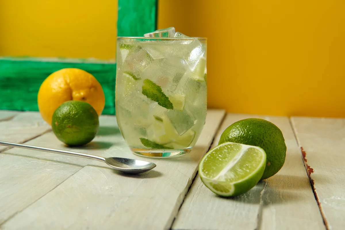 Spicy cocktail with lime and mint