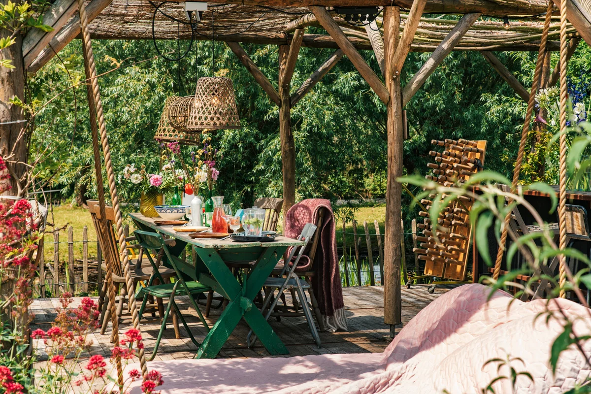 Forestcore picnic setting