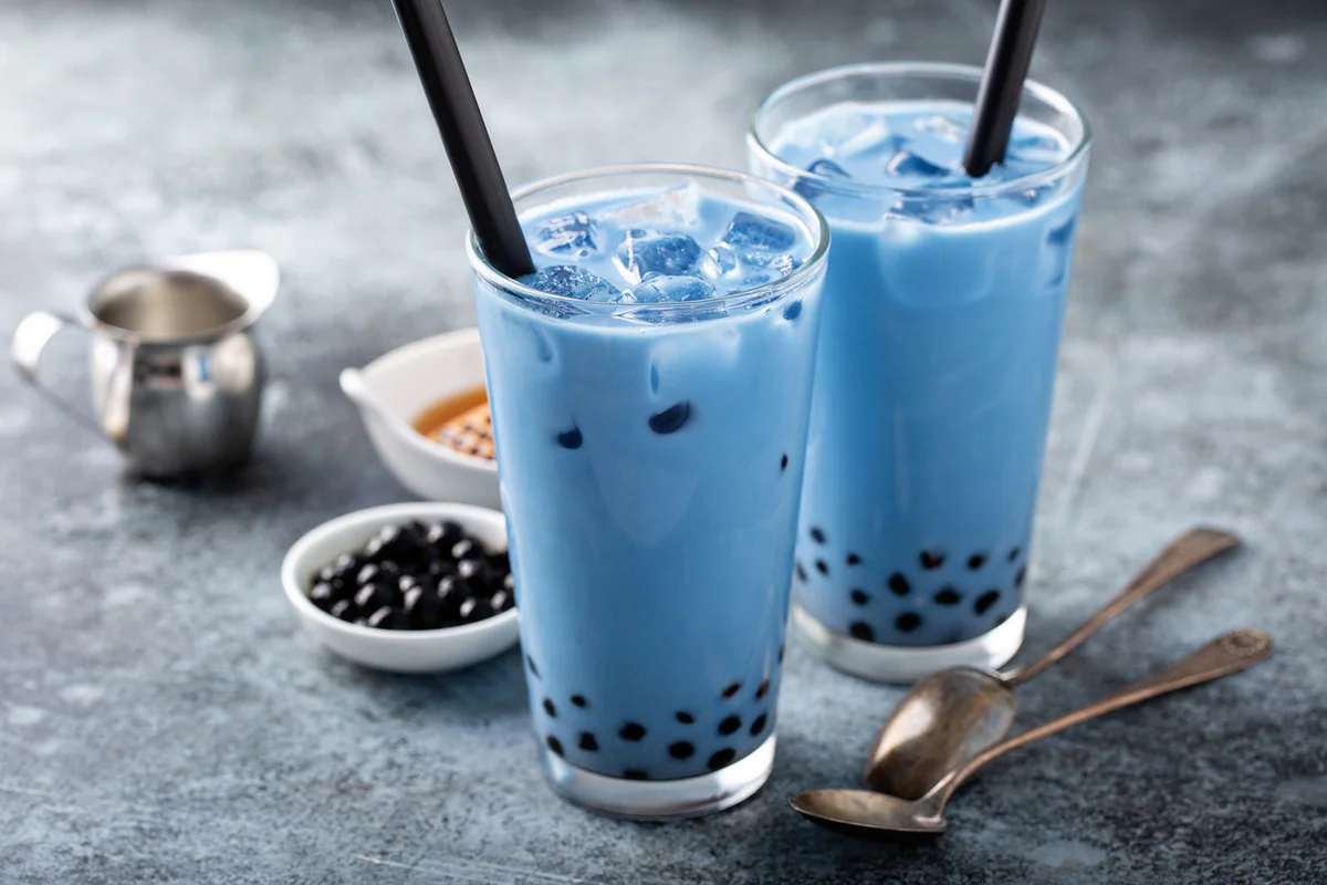 Butterfly pea milk bubble tea
