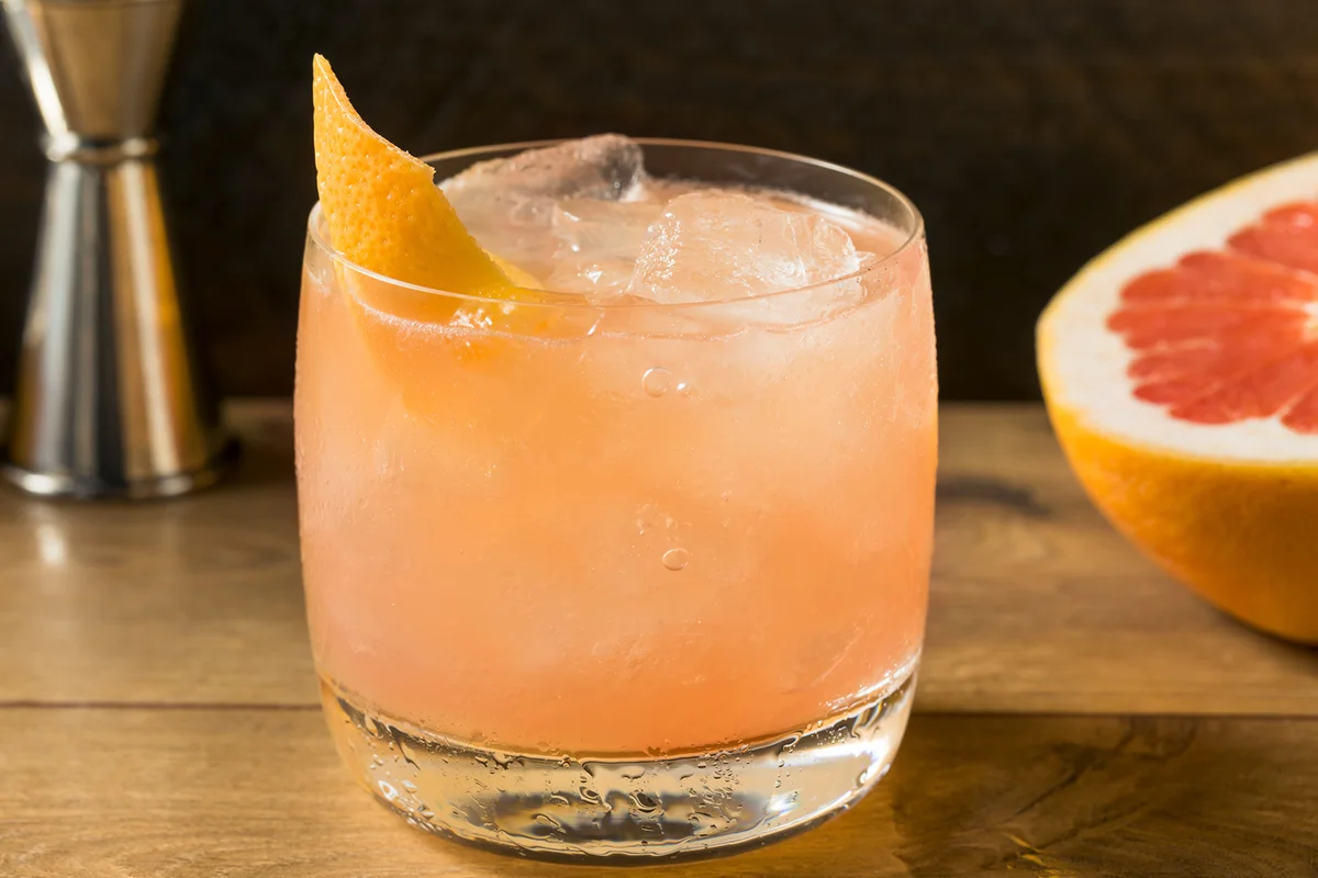 Refreshing Grapefruit Radler Cocktail with Gin and Soda