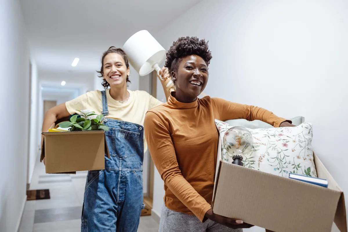 students going into college dorm