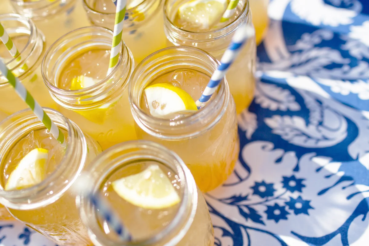 Mason jars filled with lemonade and iced tea