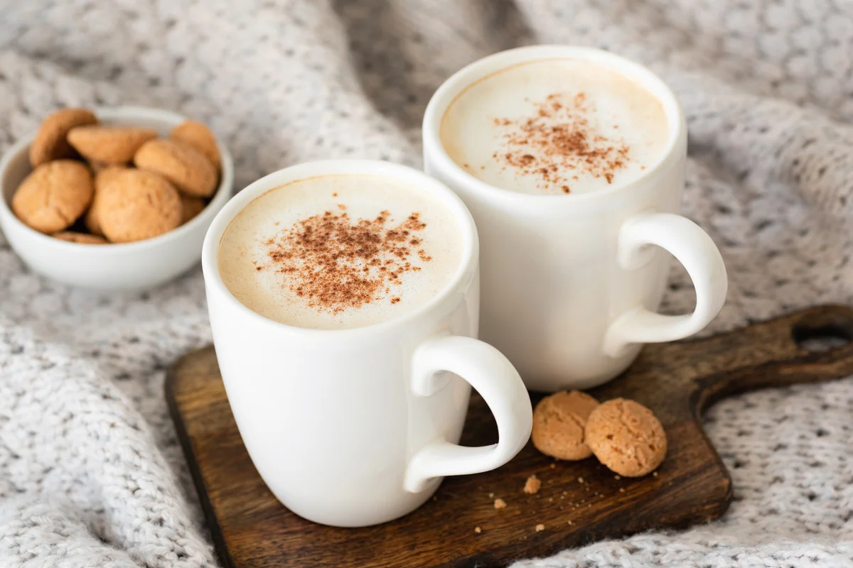 latte with cinnamon and cookies