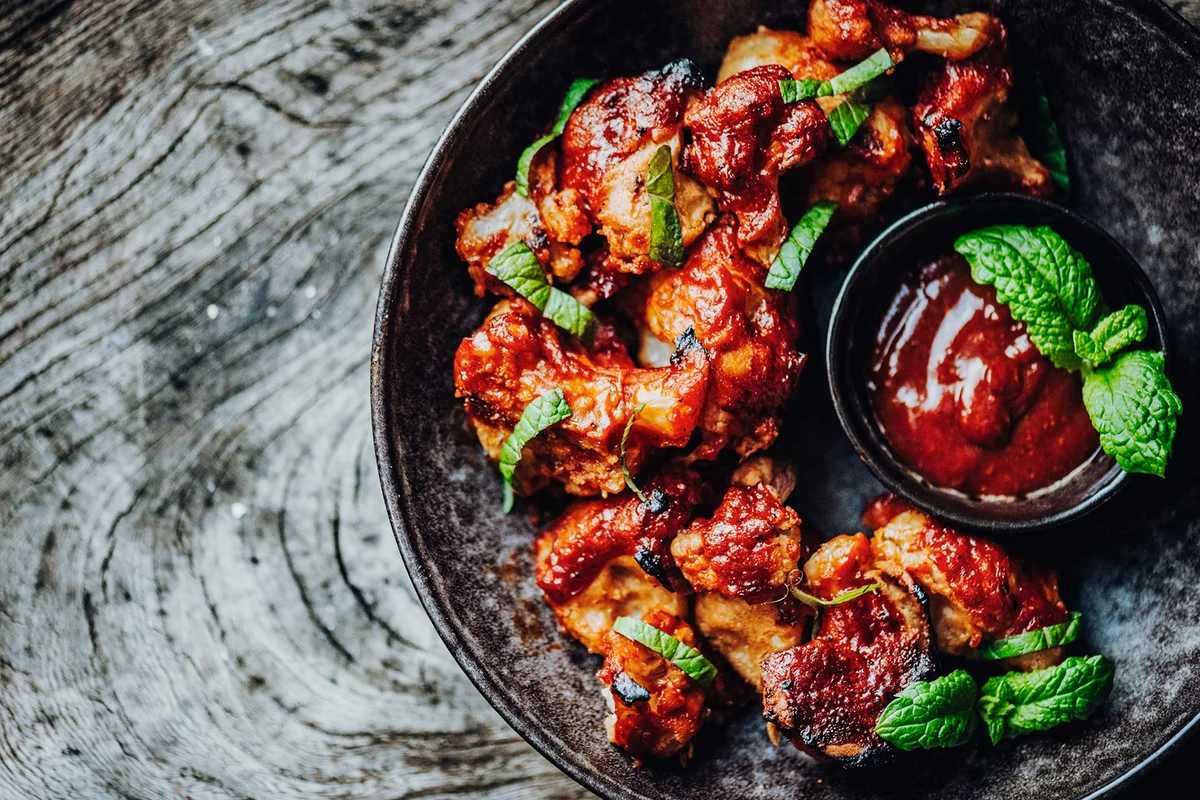 Vegan Buffalo Wings Made of Cauliflower Florets with BBQ-Sauce