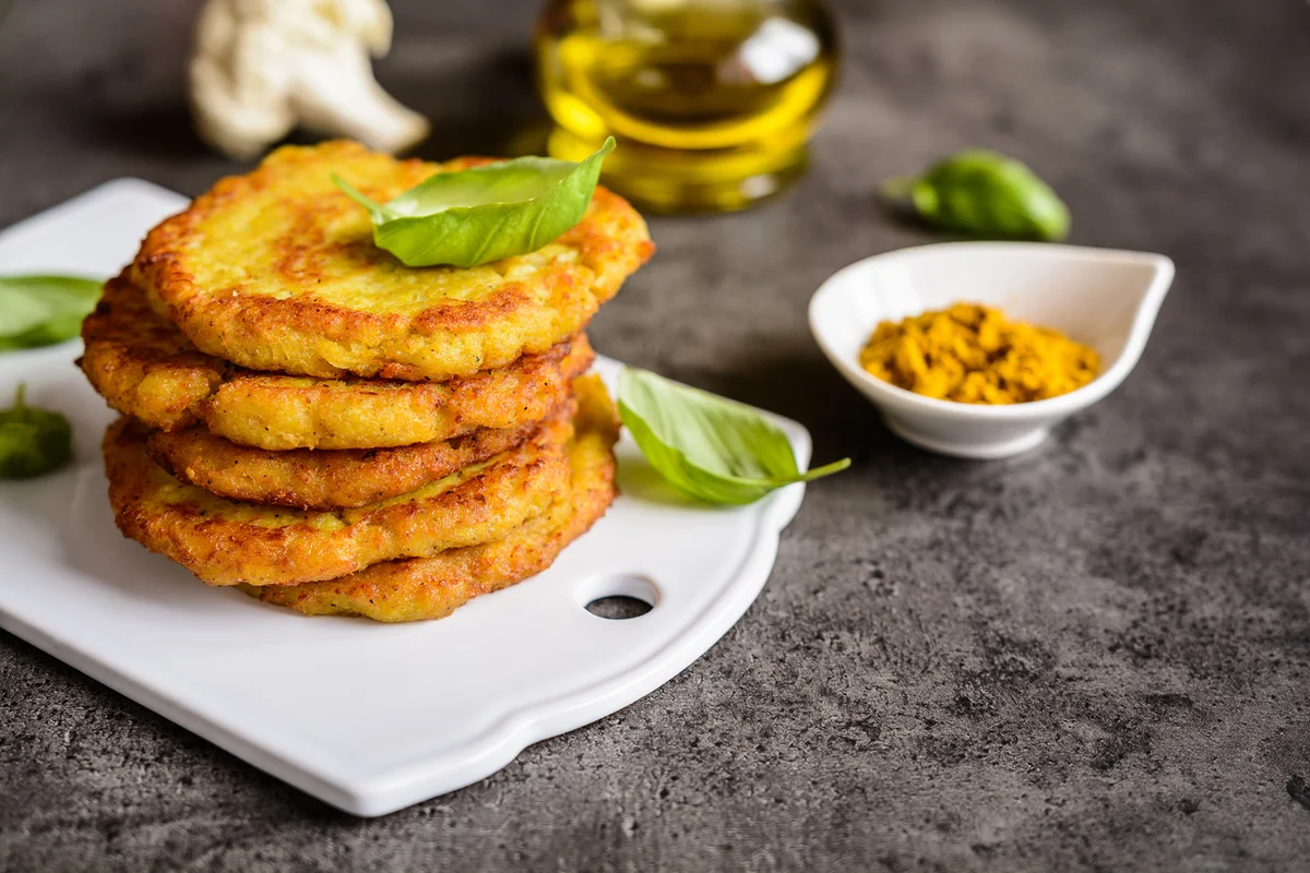 Savory cauliflower pancakes with curry