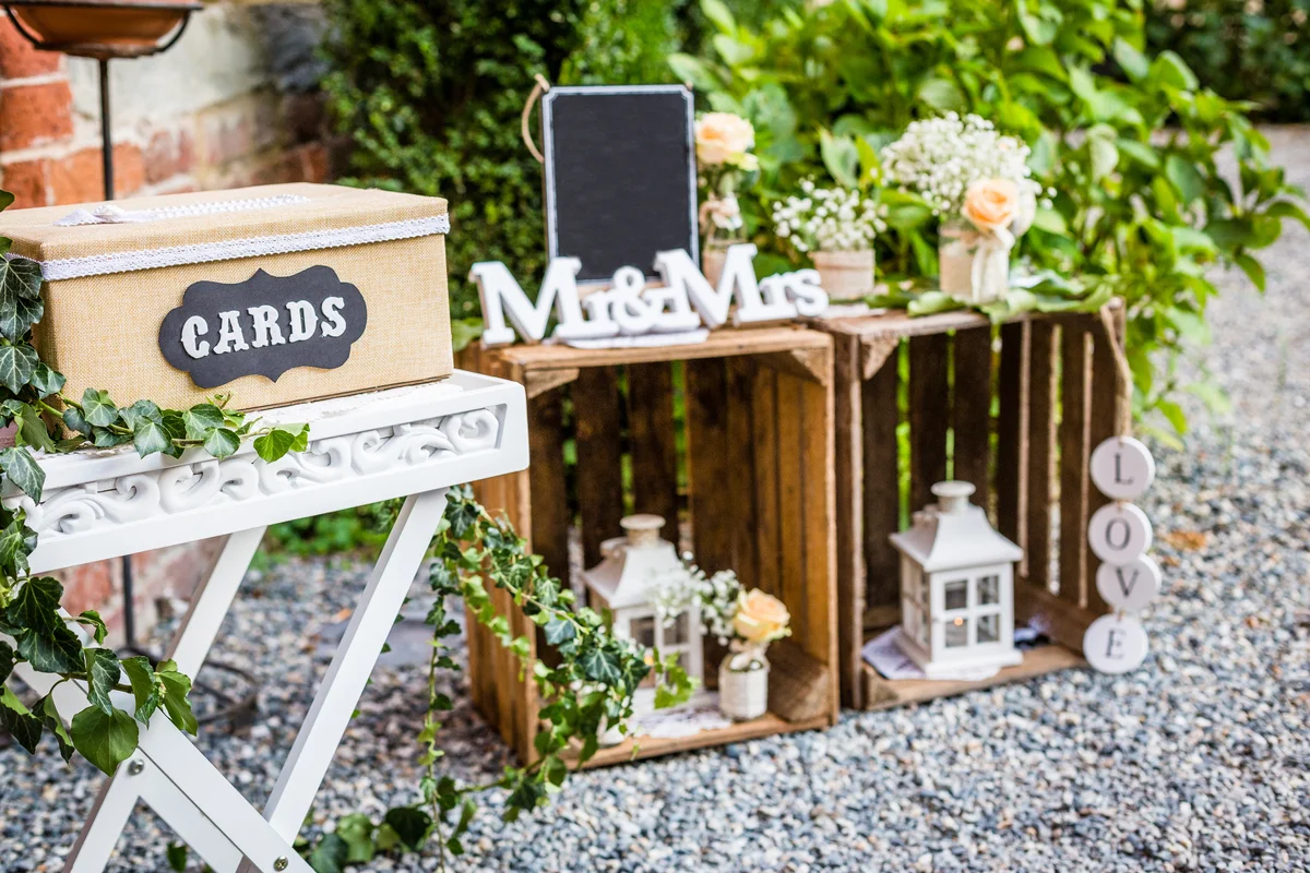 Rustic wedding with wood decor