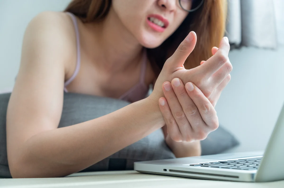 Woman with carpal tunnel syndrome