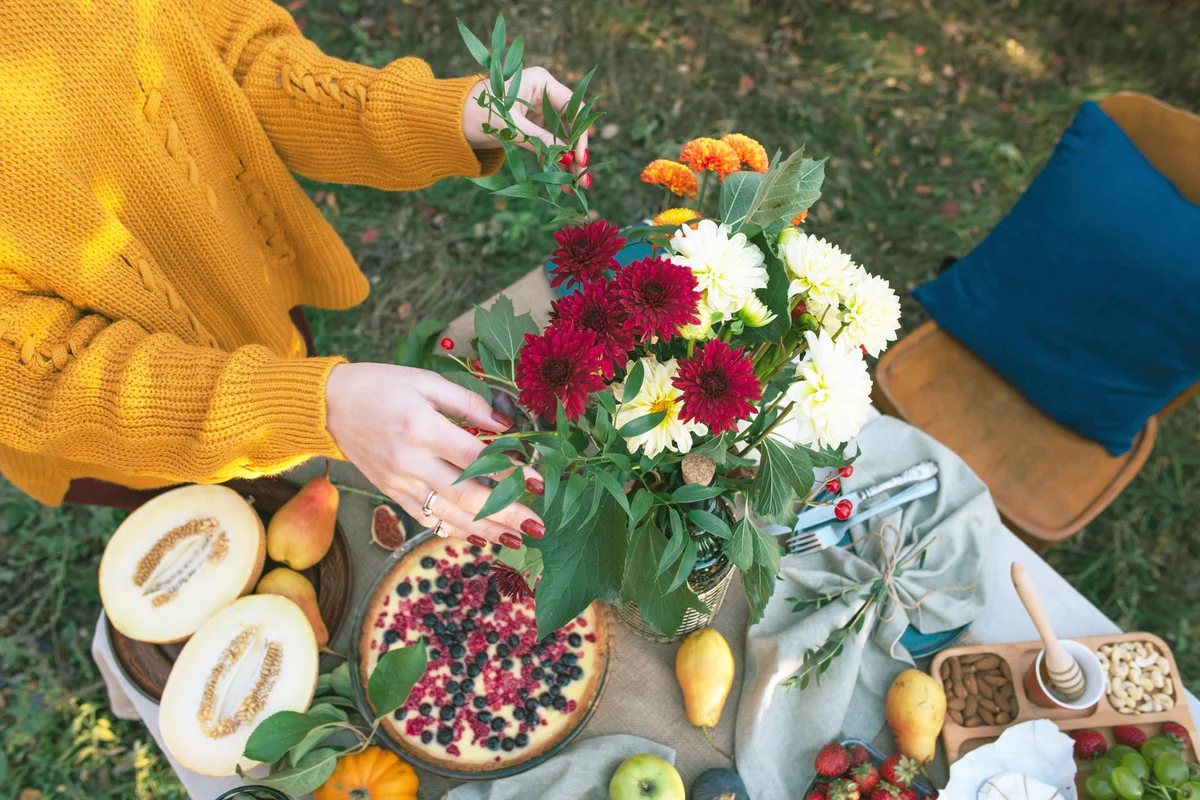 A bouquet of chrysanthemums and a beautifully served fall table