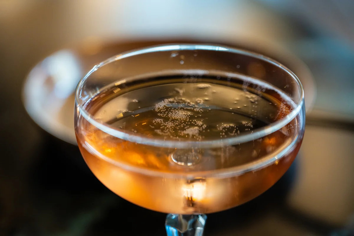A fizzy prosecco cocktail