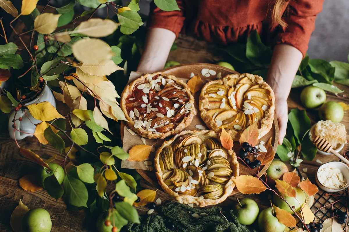 woman with autumn dishes on table
