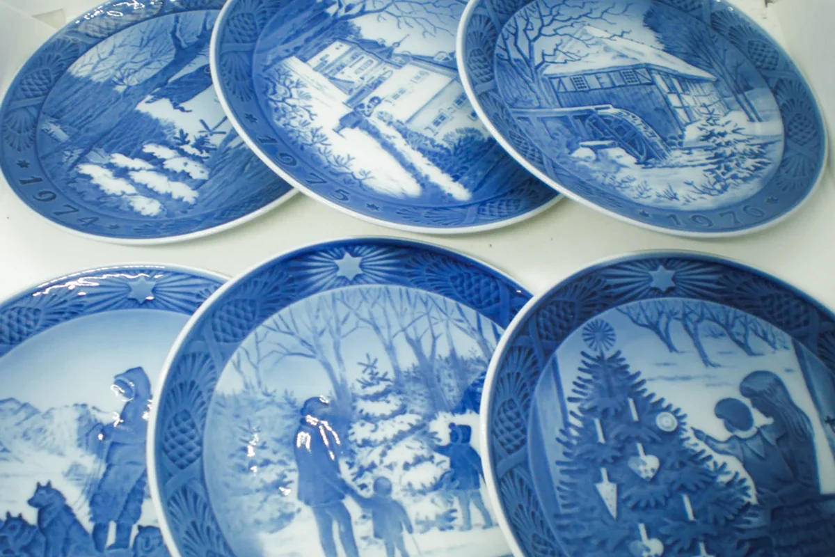 Vintage Garden Wedgewood Collectors Plate by Artist Mary Vickers 1983