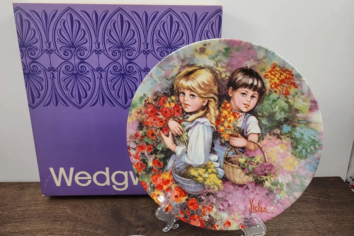 Vintage Garden Wedgewood Collectors Plate by Artist Mary Vickers 1983