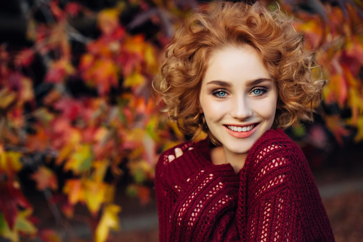 Autumn photo of a beautiful girl