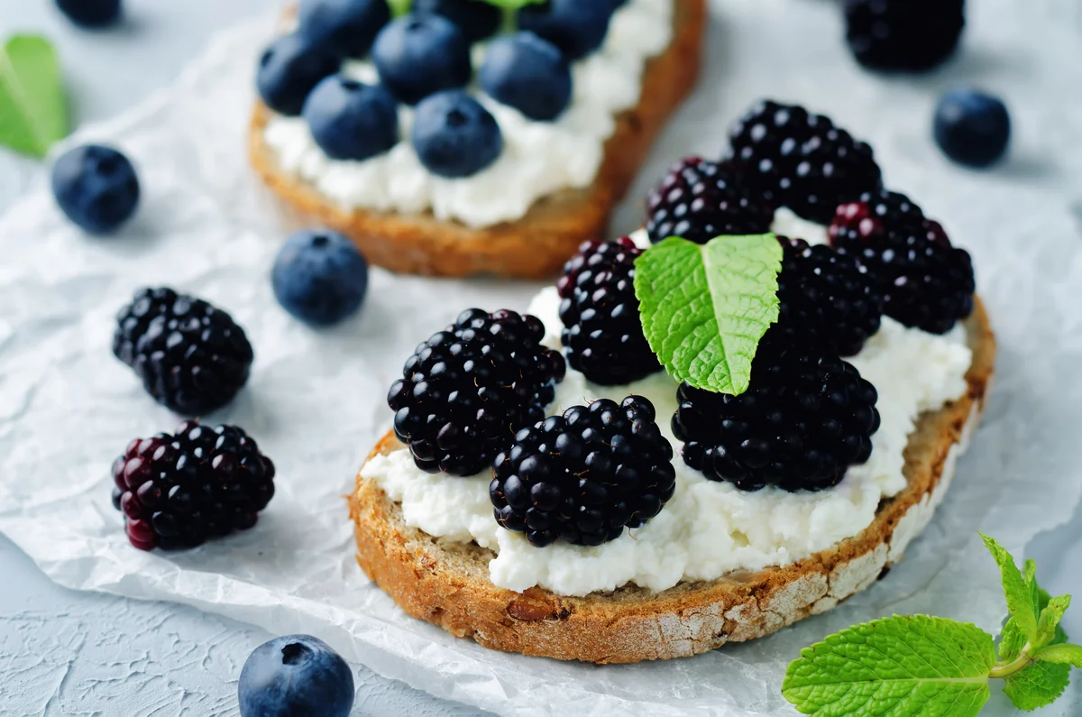 Ricotta and blackberry crostini