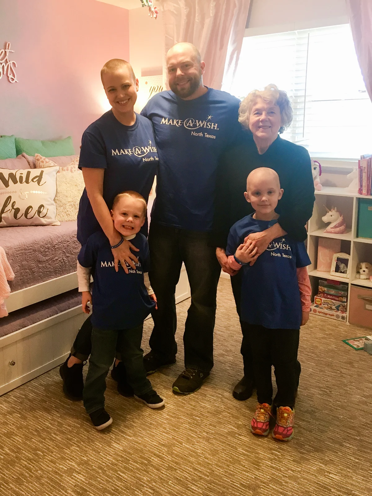 photo of Hannah with her family in her new room