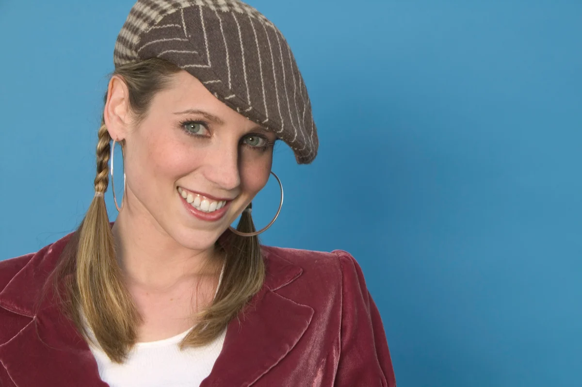 Young woman wearing a newsboy cap