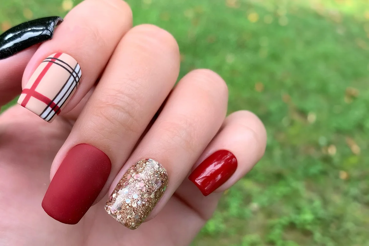 Plaid Press on Nails