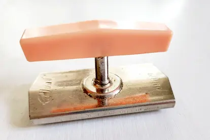 Vintage Edlund Co. Inc. Top Off Peachy Pink Metal Jar & Bottle Screw Top Opener