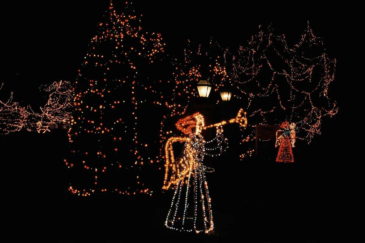Illuminated christmas angels