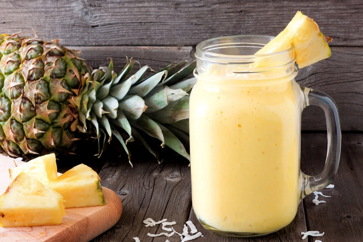 Pineapple smoothie in a mason jar