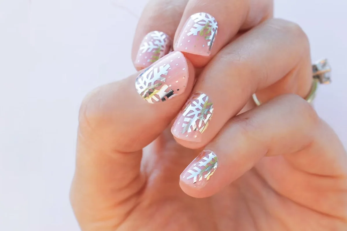 ilver Snowflake Nail Wraps