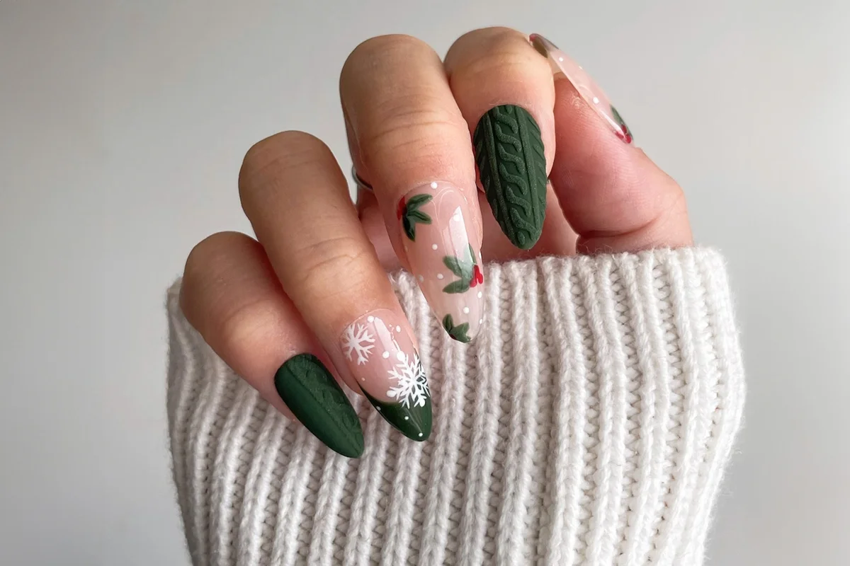 Mistletoe Christmas Press On Nails