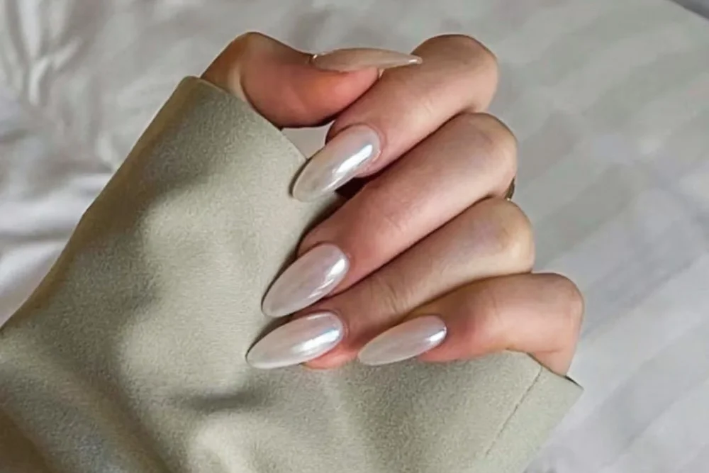 Hailey Bieber Inspired Chrome Pearl Nails