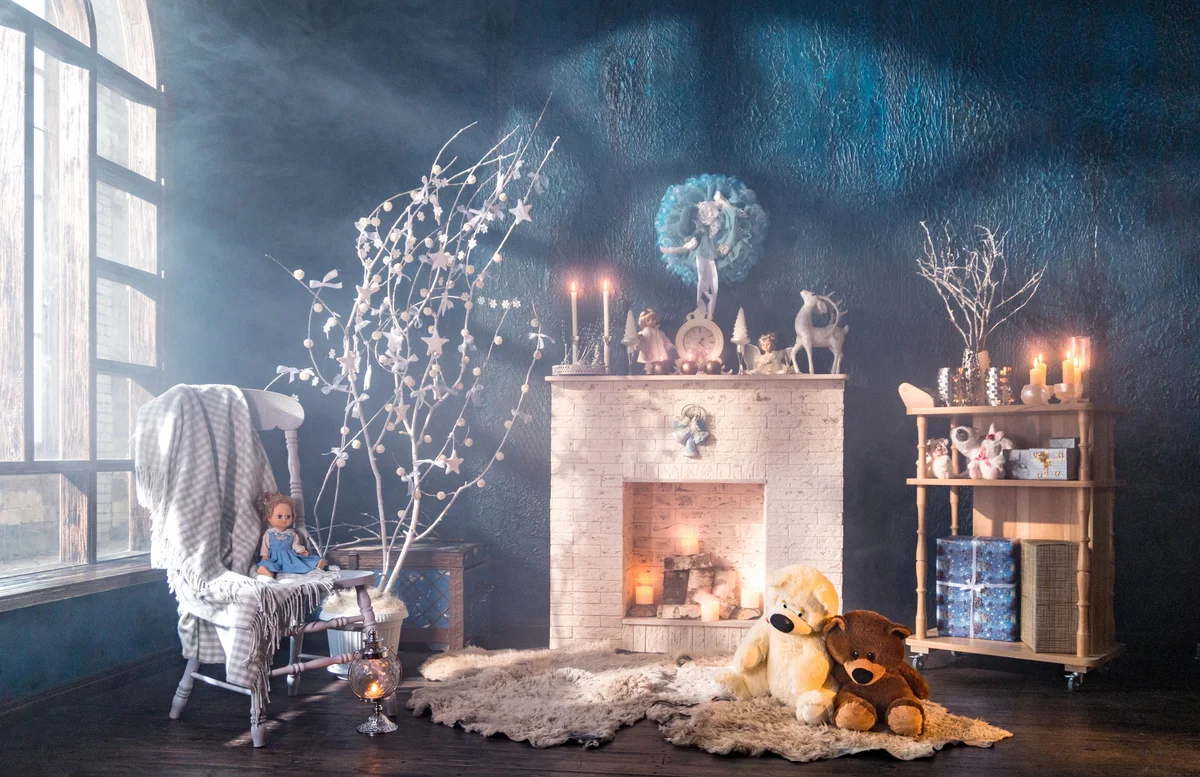 fantasy Christmas mantel design