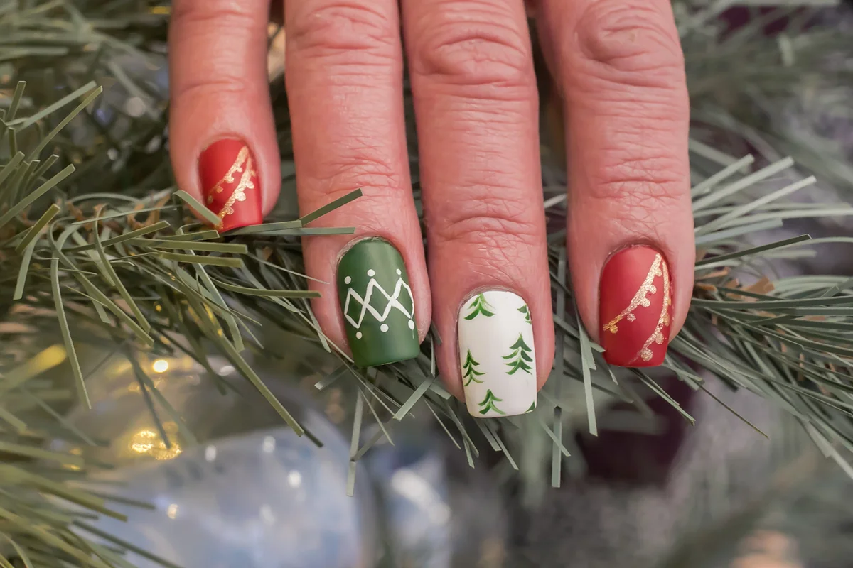 Christmas Tree Nail Art Design