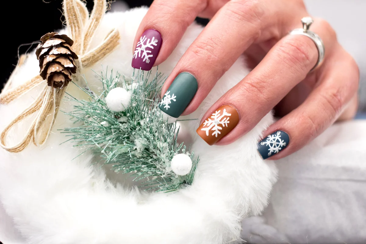 Christmas Red and Green Nail Art Design