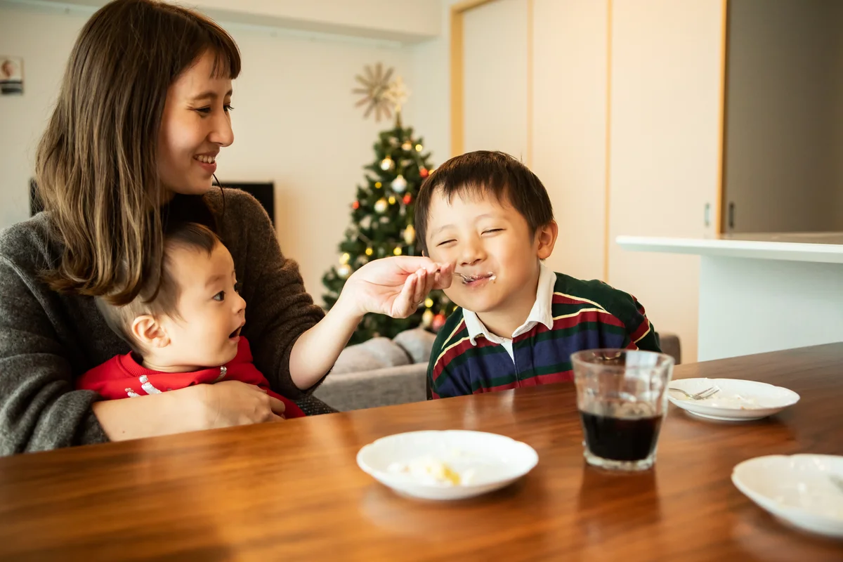 Family enjoying Christmas cake